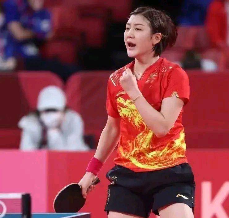 心系球队，阿根廷大胜巴西后梅西在社媒晒出了电视观战的照片.