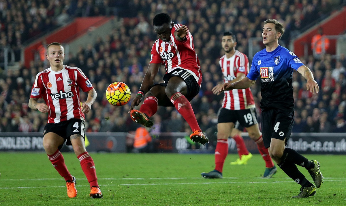 职业MTT选手的作息：高强度多桌开打的精力分配技巧。（职业MTT牌手的作息管理：多桌高强度对局的精力分配策略）